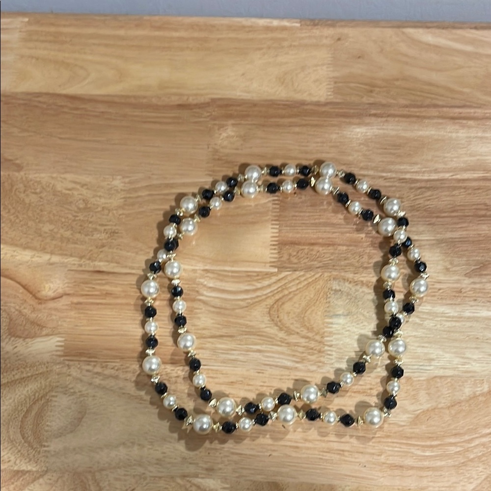 Elegant vintage 1980s time capsule Black and White Pearl Necklace - Picture 2 of 3